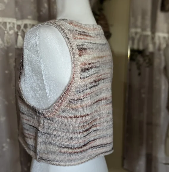 Unbranded | Cropped sweater vest - Picture 6 of 8